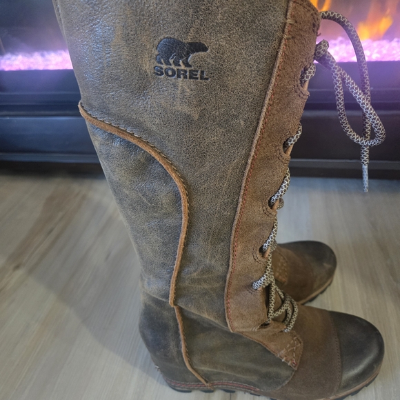 Sorel Women's Distressed Brown Lace-Up Boots - Picture 6 of 11